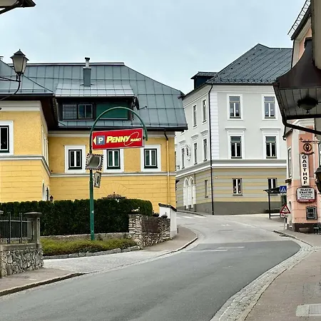 Red Velvet-romantik Mit Balkon & Flussblick - Alpenzeit Im Zentrum Mit Parkplatz Bad Aussee
