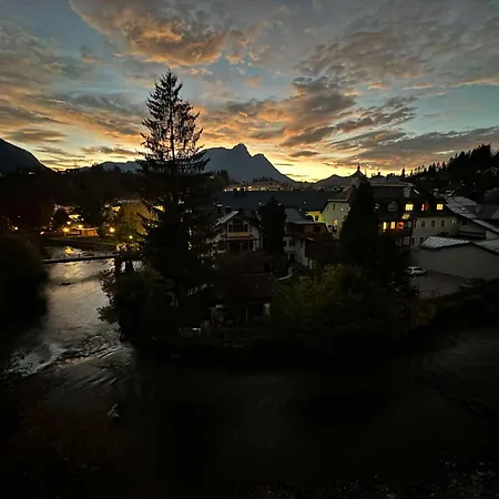 Διαμέρισμα Red Velvet-romantik Mit Balkon & Flussblick - Alpenzeit Im Zentrum