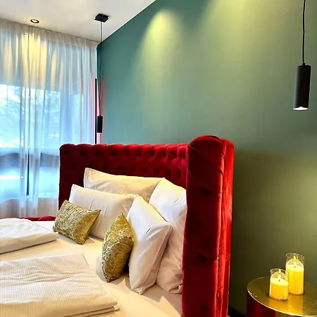 Red Velvet-romantik Mit Balkon - Alpenzeit Im Zentrum Bad Aussee