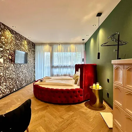 Red Velvet-romantik Mit Balkon - Alpenzeit Im Zentrum Apartment Bad Aussee