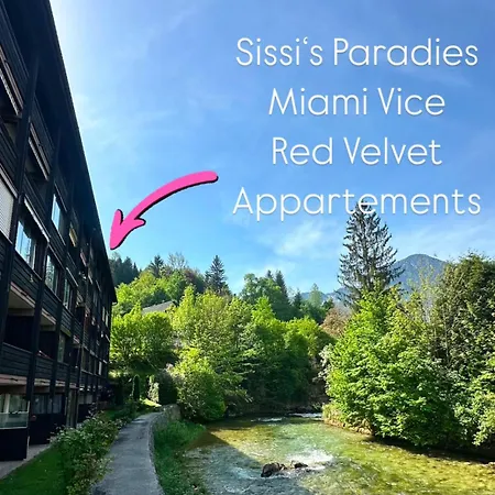 Red Velvet-romantik Mit Balkon & Flussblick - Alpenzeit Im Zentrum Mit Parkplatz Bad Aussee