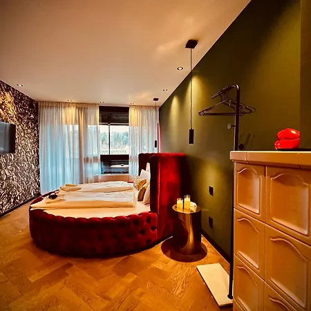 Red Velvet-romantik Mit Balkon & Flussblick - Alpenzeit Im Zentrum Mit Parkplatz