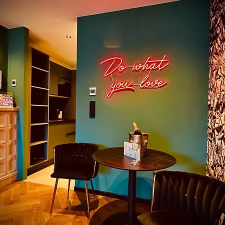 Red Velvet-romantik Mit Balkon & Flussblick - Alpenzeit Im Zentrum Mit Parkplatz 公寓 *