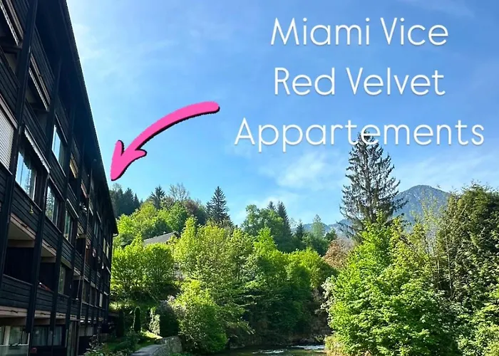 Red Velvet-romantik Mit Balkon & Flussblick - Alpenzeit Im Zentrum Mit Parkplatz Bad Aussee