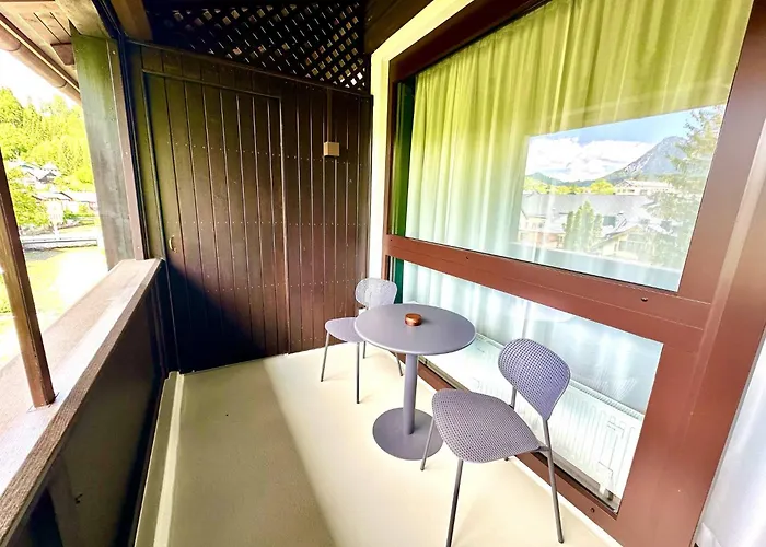 Apartman Red Velvet-romantik Mit Balkon & Flussblick - Alpenzeit Im Zentrum Mit Parkplatz Bad Aussee