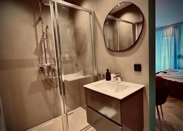 Red Velvet-romantik Mit Balkon & Flussblick - Alpenzeit Im Zentrum Mit Parkplatz Bad Aussee