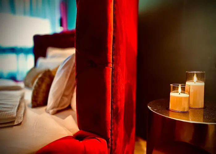 Red Velvet-romantik Mit Balkon & Flussblick - Alpenzeit Im Zentrum Mit Parkplatz * Bad Aussee