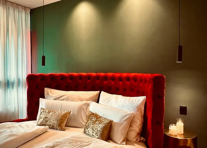 Red Velvet-romantik Mit Balkon & Flussblick - Alpenzeit Im Zentrum Mit Parkplatz * Bad Aussee