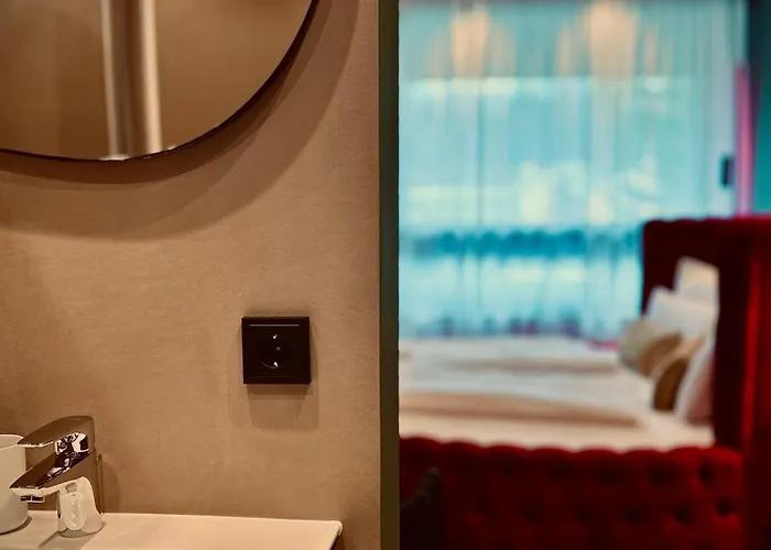 Apartman Red Velvet-romantik Mit Balkon & Flussblick - Alpenzeit Im Zentrum Mit Parkplatz Bad Aussee